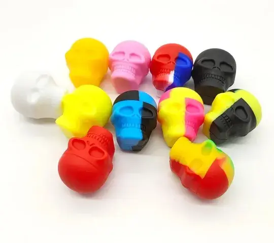 Pack de 10 siliconas de 3ml con forma de calavera.  Colores surtidos.