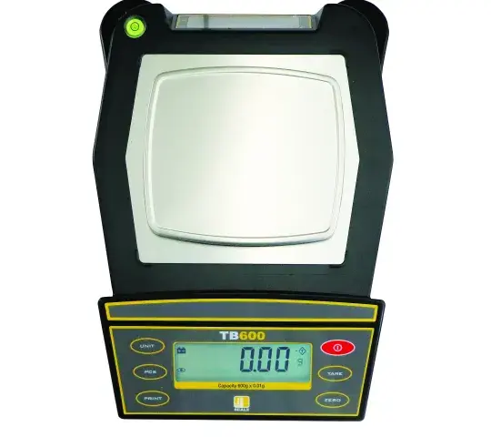 Báscula TB600 doble visor.  Capacidad y precisión: 600g x 0,01g.  21 modos de pesado, bandeja de acero inoxidable, apagado automático, doble pantalla.  Adaptador AC incluido.  Protector conta el viento incluido.  Pies ajustables y nivel.