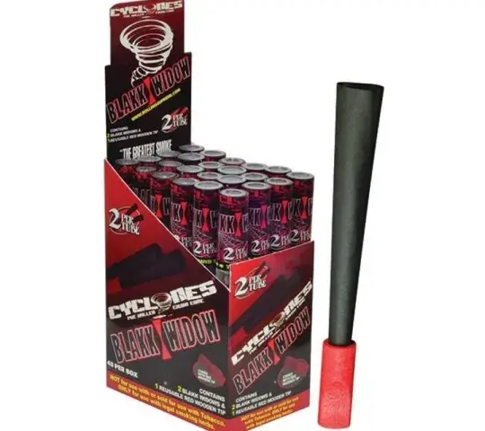 Display de 48 pre-rolled 1 1/4 transparent cone - black widow + 24 tips de madera reutilizables.  Este producto no contiene tabaco.