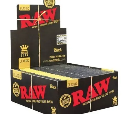 Display de 50 libritos x 32 hojas de RAW king size slim black.
